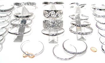 Assortiment de bracelets